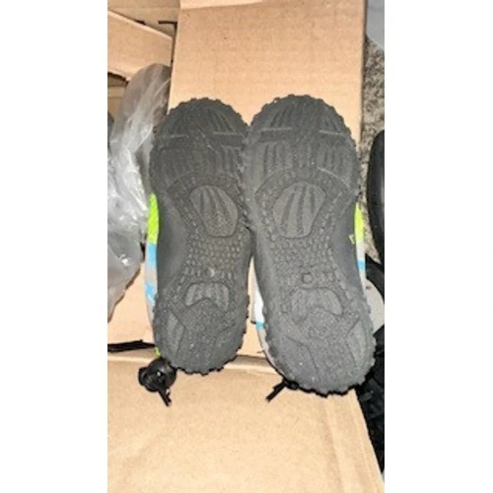 Norty Kids Water Shoes Aqua Socks Grey Lime Green Camo Stars Size 10 NEW